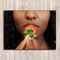 Quadro com fotos- Mulher com morango